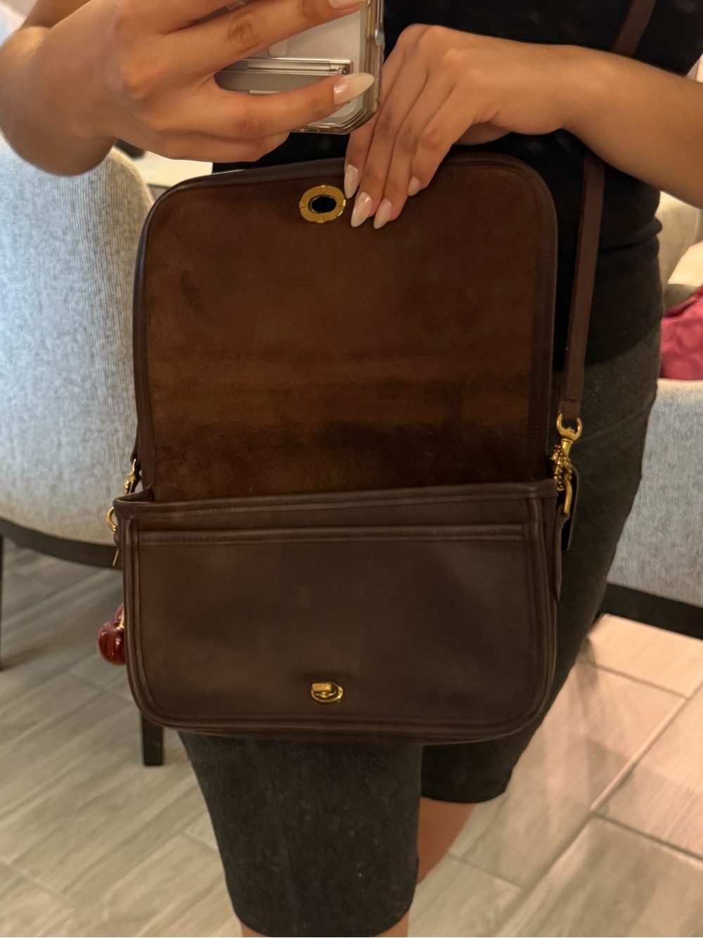 Vintage coach pocket purse in chocolate brown - Picture 12 of 12